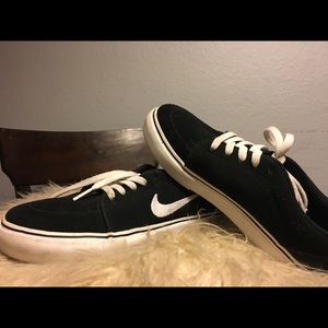 Nike satire skater shoes,